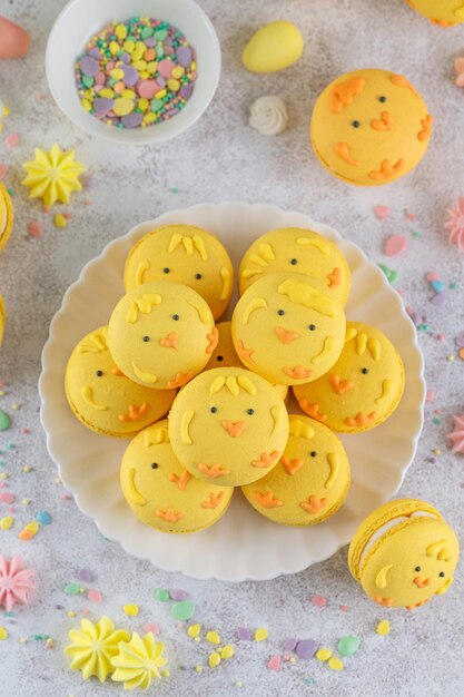 Macarones franceses con crema de vainilla y cuajada de limón idea de comida divertida