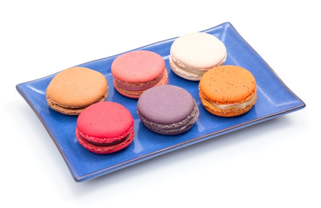 Macarons auf weißem Hintergrund