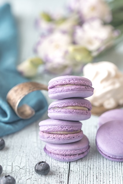 Macarons mit frischen Blaubeeren