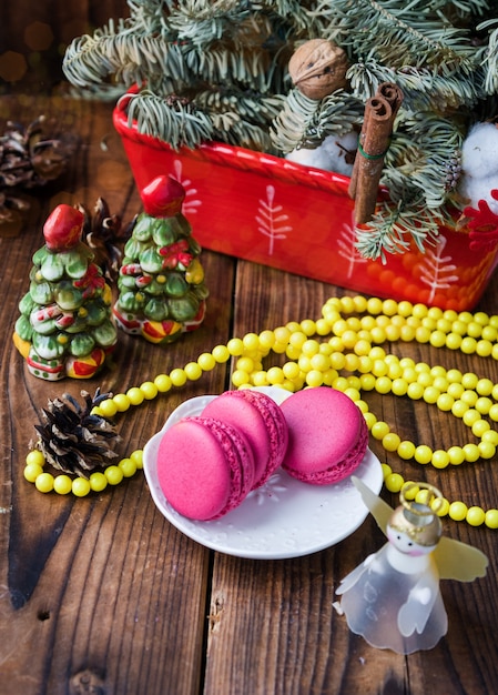 Macarons rosa com decorações de Natal