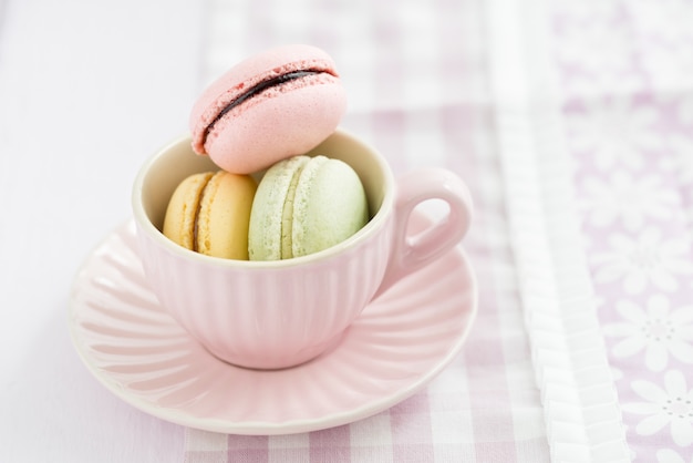 Macarons en una taza