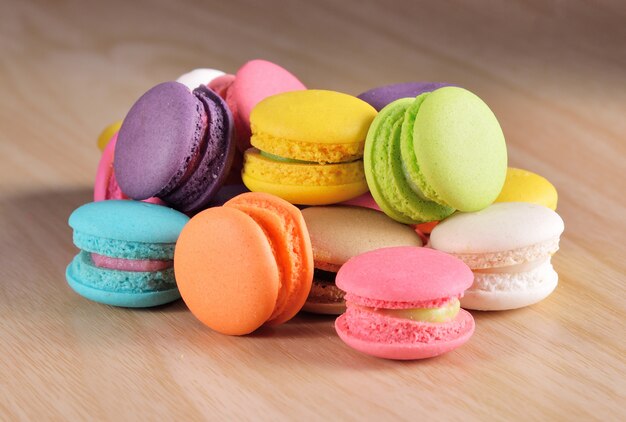 Macaroons coloridos franceses frescos ou macarons