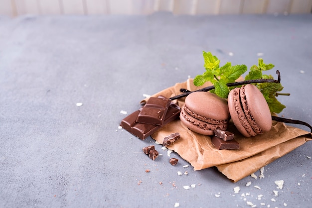 Macaroons de chocolate com menta