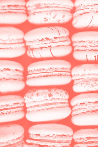 Macaroons de francês cor coral plana leigos