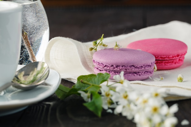 Macaroons e flor de primavera