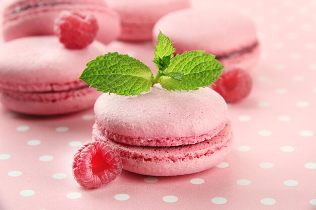 Macaroons suaves em close-up de mesa