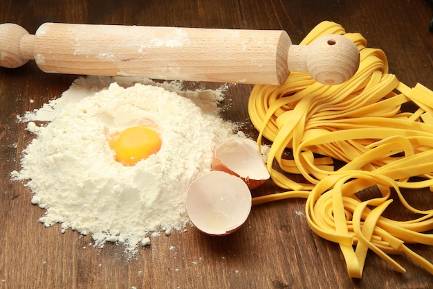 Macarrão caseiro com ingredientes