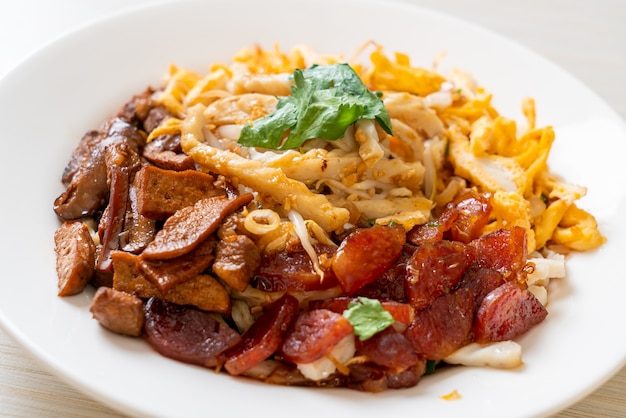 Macarrão chinês de peixe cozido no vapor