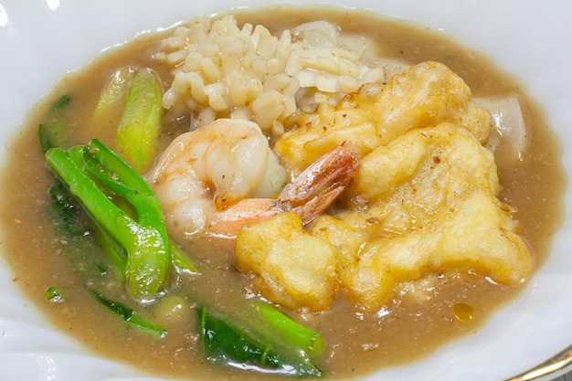 Macarrão com frutos do mar em Molho Molho RadNa Tale