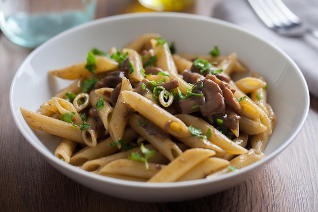 Macarrão com molho de cogumelos