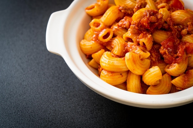 macarrão com molho de tomate e carne moída, chop suey americano, goulash americano