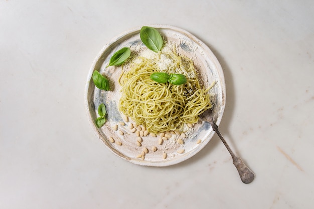 Macarrão com molho pesto