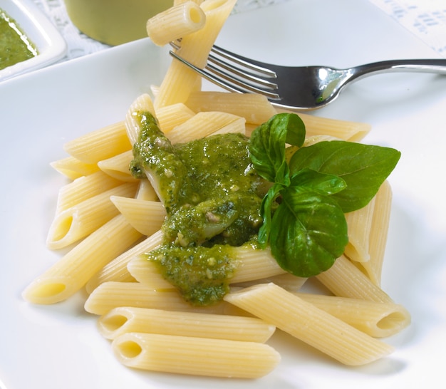 Foto macarrão com pesto