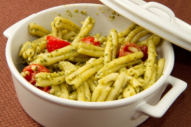 Foto macarrão com pesto