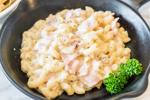 Macarrão com presunto e queijo