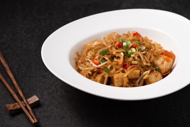 Macarrão da Ásia com alimentos vegetais