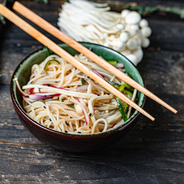 Macarrão de arroz cogumelos enoki macarrão de celofane vegetal miso ramen sopa funchose pho frutos do mar