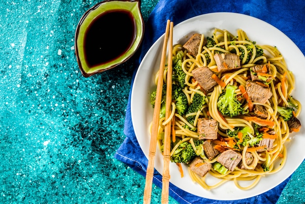 Macarrão de carne chinesa Lo Mein