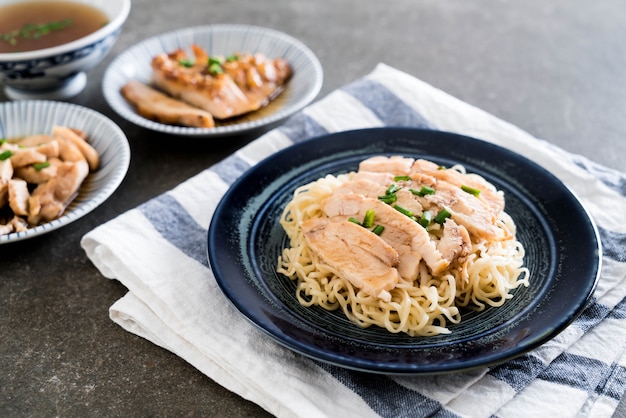 macarrão de frango assado