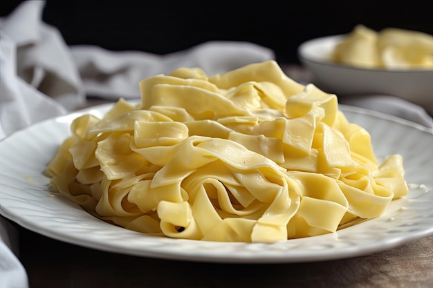 Macarrão de ovo caseiro cozido na perfeição e servido com molho cremoso rico