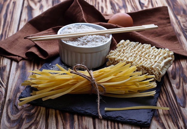 Macarrão de ovo seco chinês e ramen