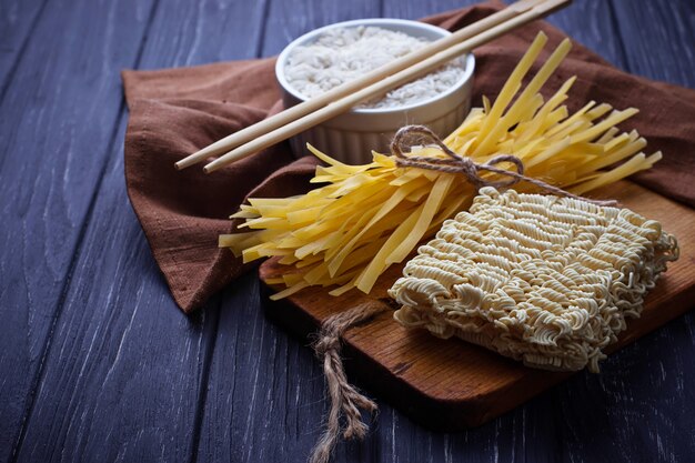 Macarrão de ovo seco chinês e ramen