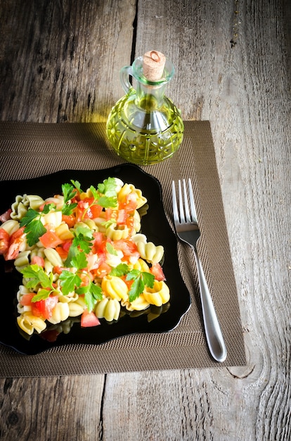 Macarrão de tulipa com tomate