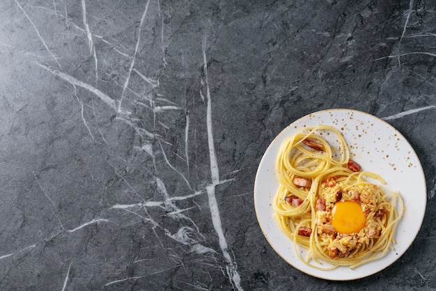 Macarrão espaguete à carbonara