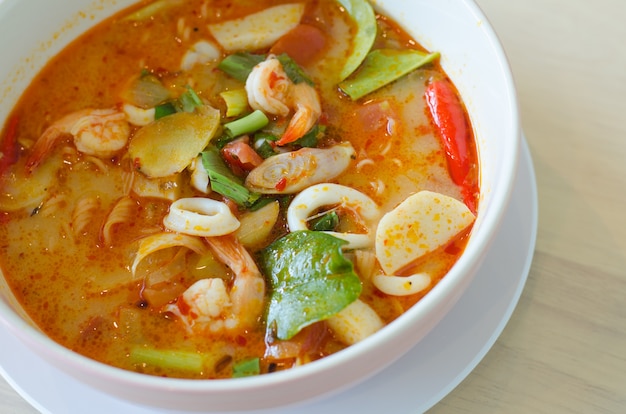 Macarrão estilo tailandês, tom yum kung