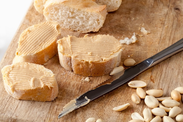 Macarrão feito de amendoim torrado de verdade