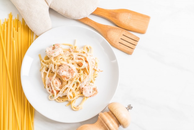 macarrão fettuccini com camarão