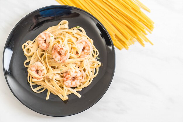 macarrão fettuccini com camarão