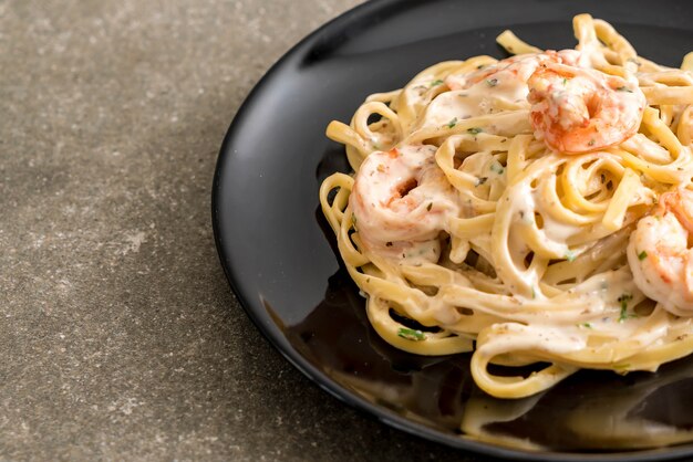 macarrão fettuccini com camarão