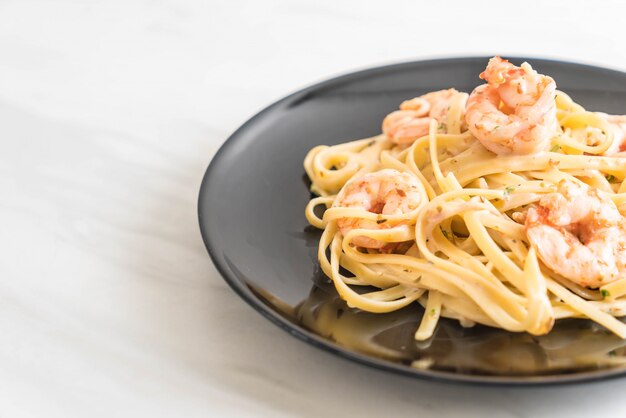 macarrão fettuccini com camarão