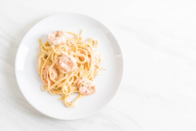 macarrão fettuccini com camarão