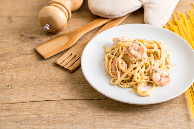 macarrão fettuccini com camarão