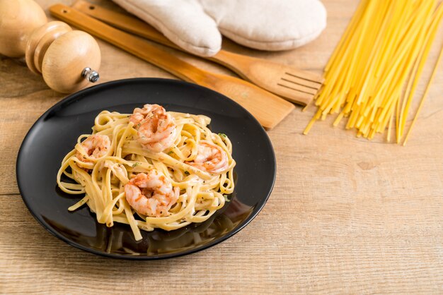 macarrão fettuccini com camarão