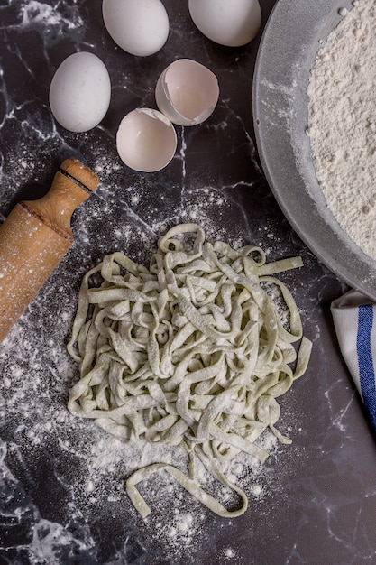 macarrão fresco com macarrão italiano