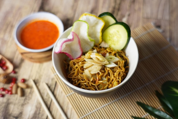 macarrão frito de comida indonésia
