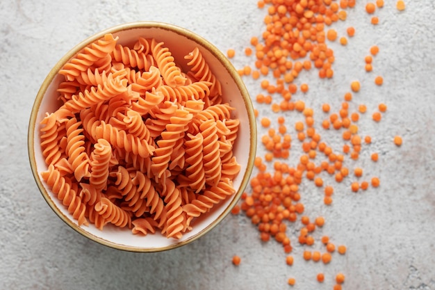 Macarrão fusilli de lentilha vermelha