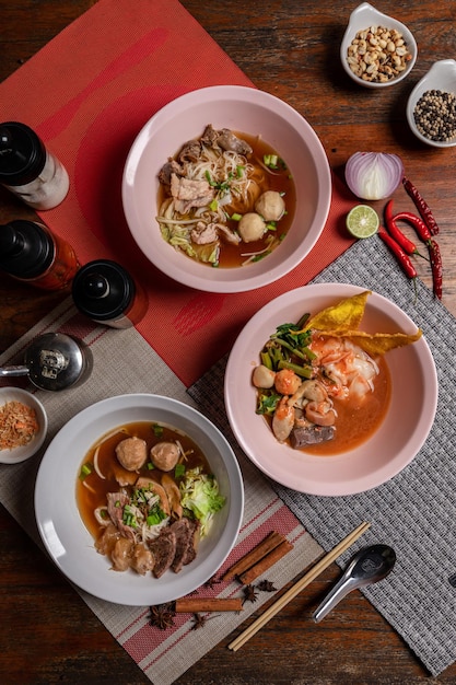 Macarrão, ingredientes alimentares tailandeses