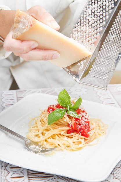 macarrão itakiano com queijo parmesão ralado