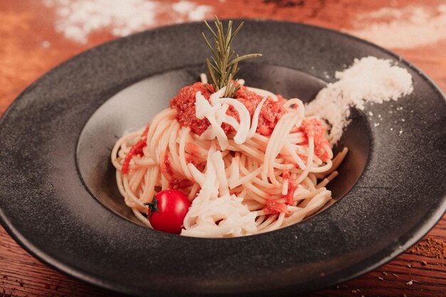 Macarrão italiano clássico apetitoso saboroso com um molho delicioso