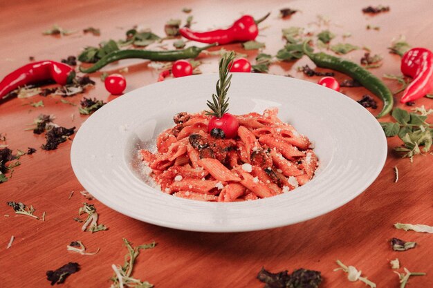 Macarrão italiano clássico apetitoso saboroso com um molho delicioso