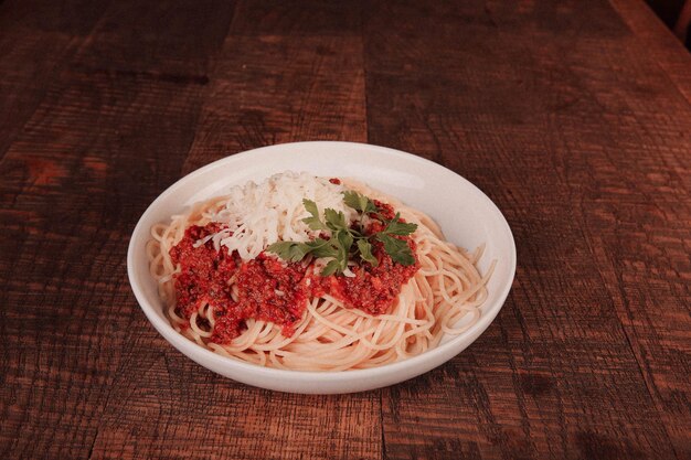 Macarrão italiano clássico apetitoso saboroso com um molho delicioso