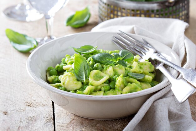 Macarrão Orecchiette com ervilhas