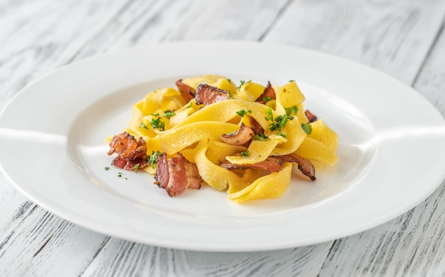 Macarrão pappardelle com pancetta