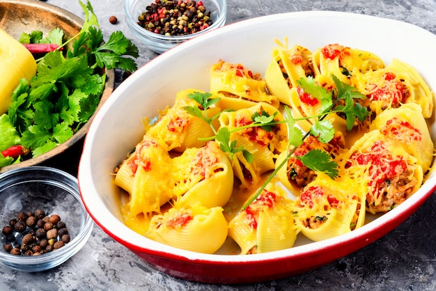 Macarrão recheado com carne