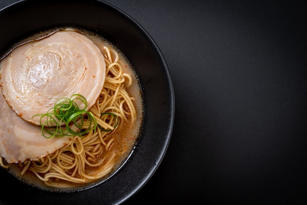 macarrão tonkotsu ramen com carne de porco chaashu