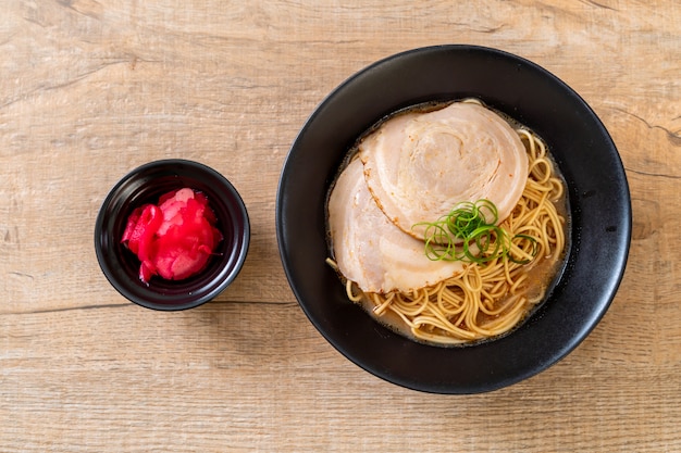 Macarrão tonkotsu ramen com carne de porco chaashu